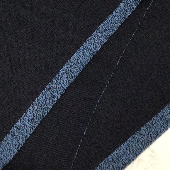 Reversible Navy Blue Kinit Scarf with Fringe - Picture 7 of 8